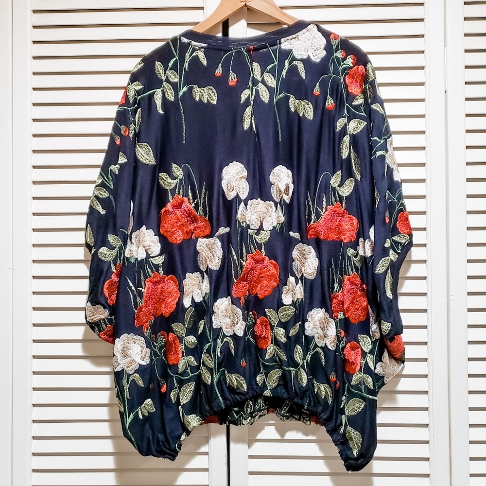 Akemi + Kin Top - Picture 2 of 5